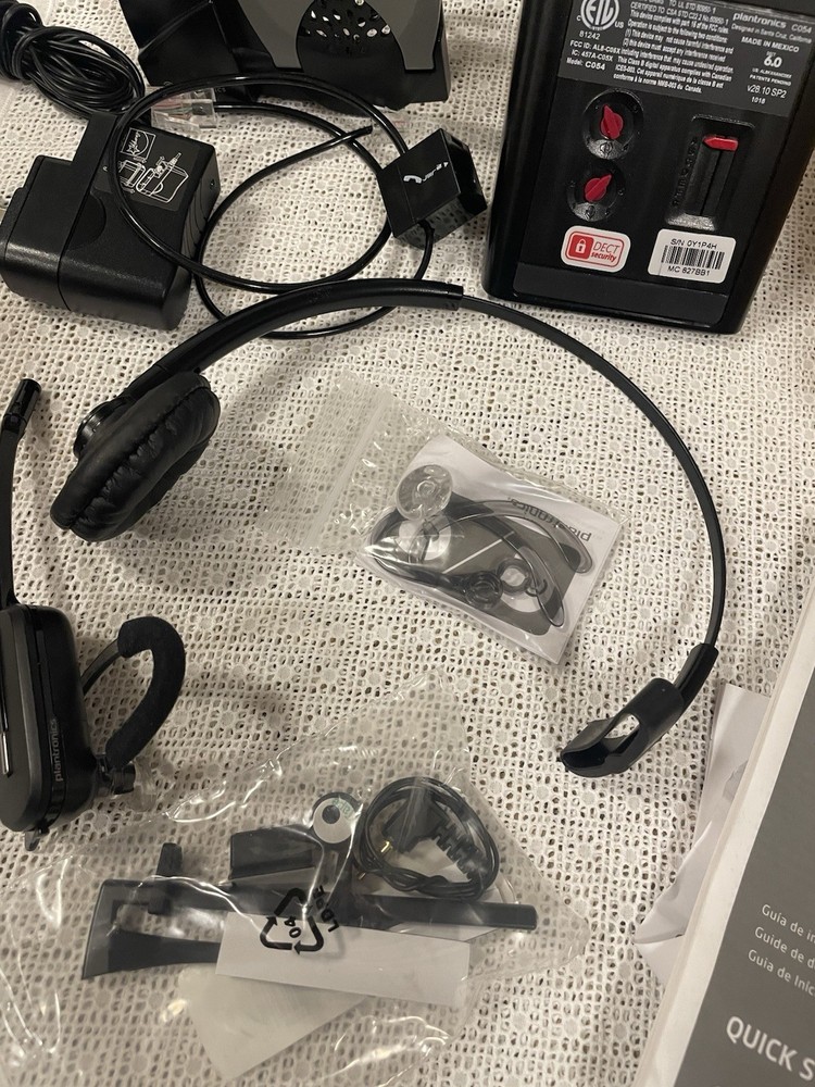 PLANTRONICS Barely Used Telephone Wireless Headset system CS540/HL10