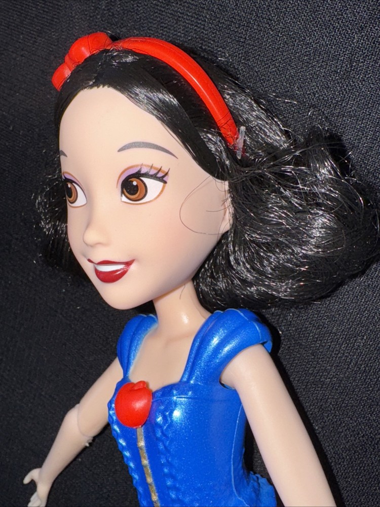 2016 Hasbro Snow White Replacement Doll for Stir N Bake Kitchen Playset