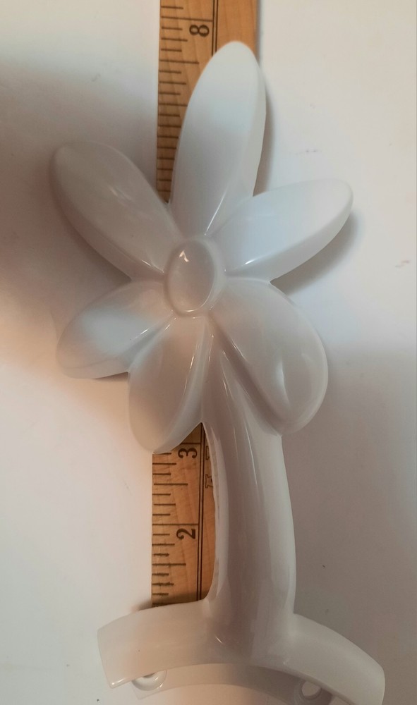 Ceiling Fan Flower Daisy Blade Arm Bracket In White ~ Hampton Bay EUC