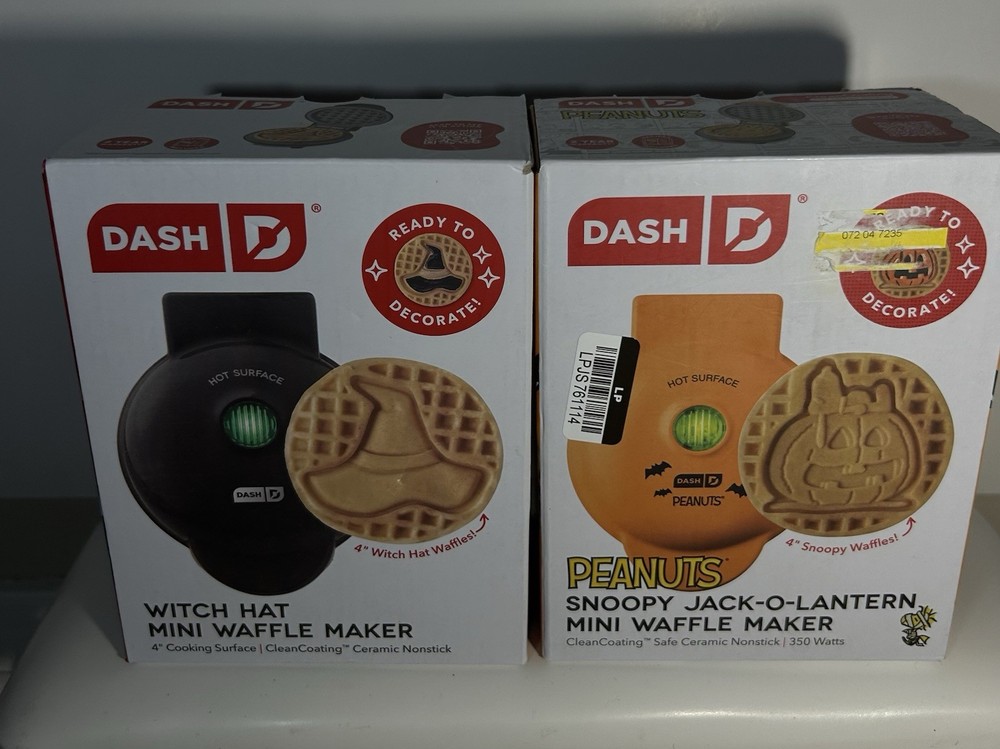 Dash Witch Hat Mini Waffle Maker 4” Nonstick Halloween Black