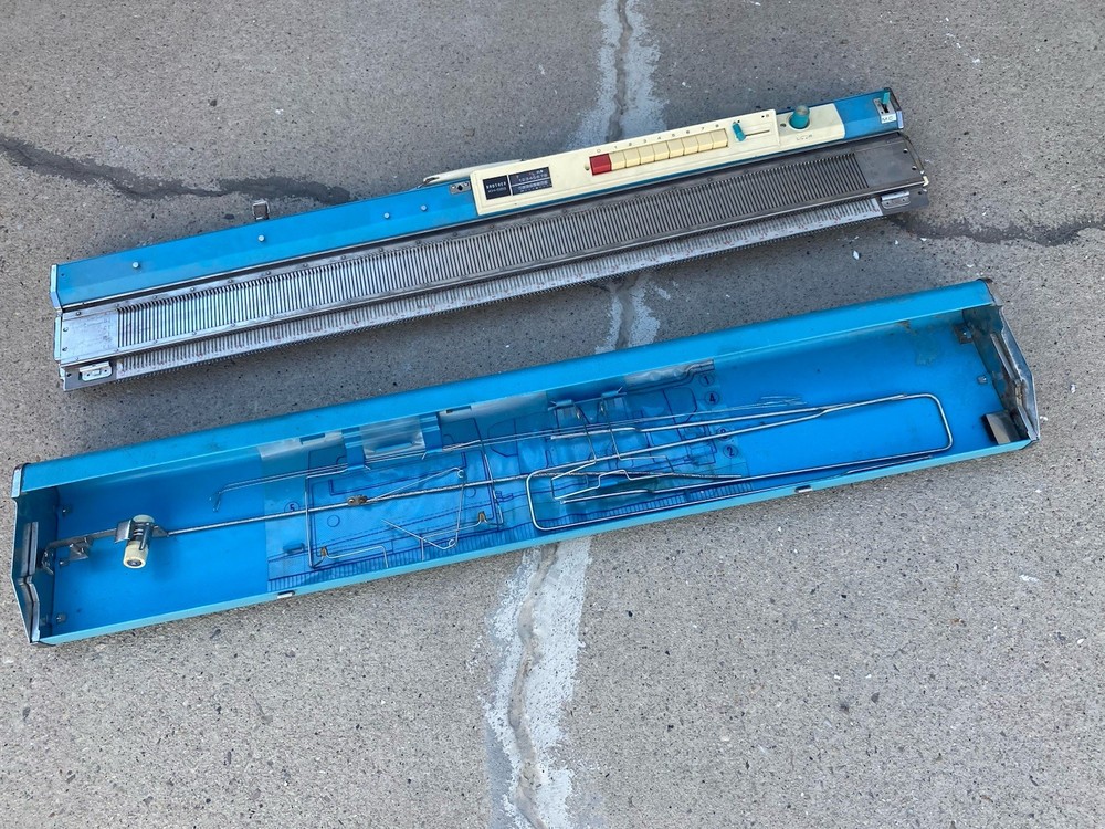 Brother Knitting Machine KH 588 Handcraft Blue KH-588