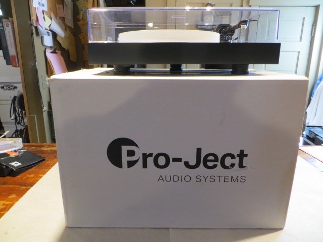 Pro-Ject X2B Turntable, Original Box, Very Clean