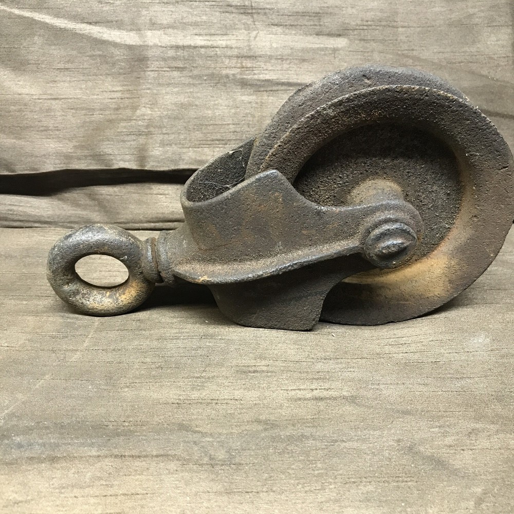 Vintage Old 5” Barn Pulley