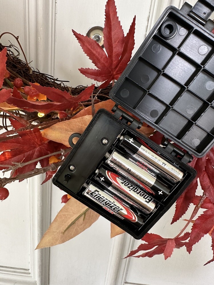 Retired Pottery Barn Fall Lit Maple Leaf Wreath. 16”