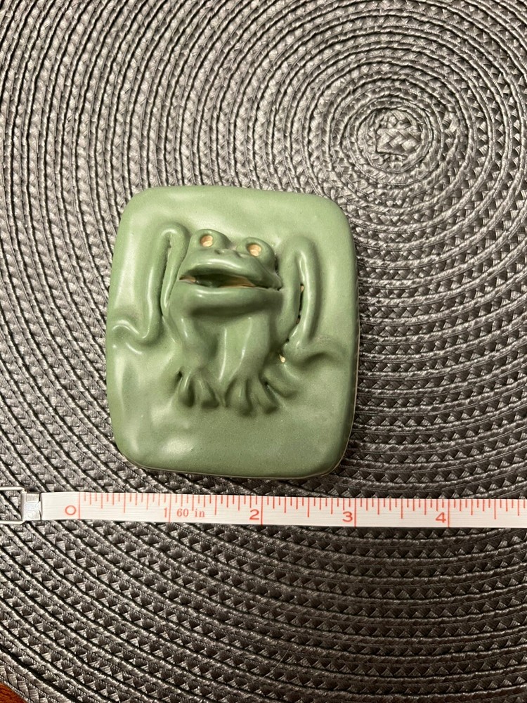 Blue Heron Frog Tile, Excellent Condition
