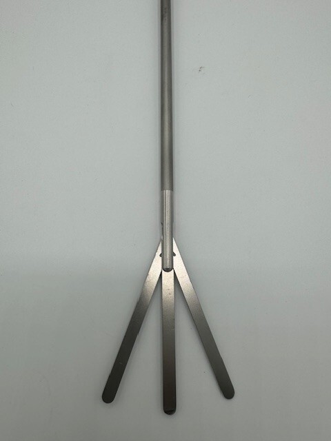V. Mueller Fan Retractor, Rigid Three-Finger LA8410