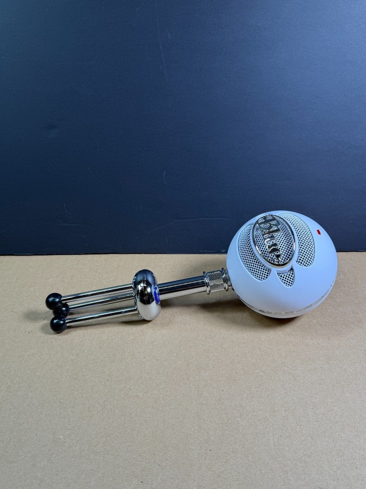 Blue Snowball USB Microphone White WITH STAND Ships Fast!!!