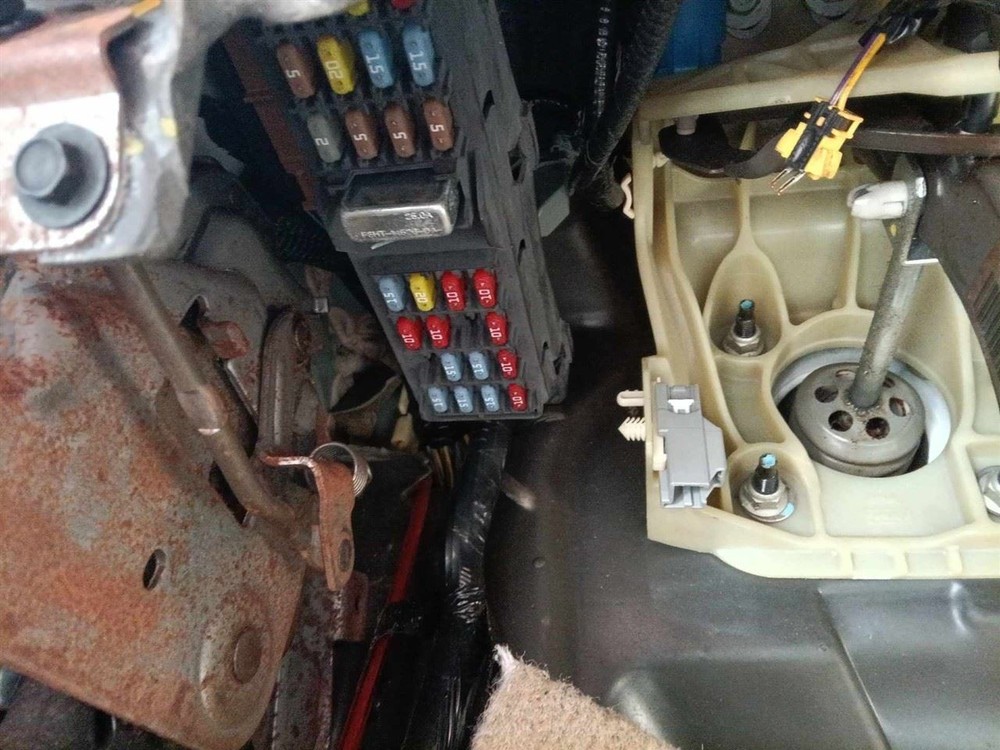 EXPLORER  2007 Fuse Box Cabin 6588