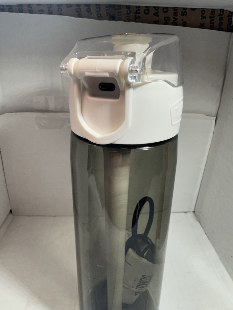 Thermos Hydration Bottle With Smart Lid Technology!