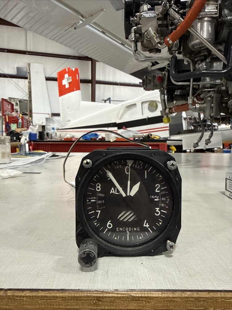 Encoding altimeter United instruments Removed From Pilatus Porter PC-6