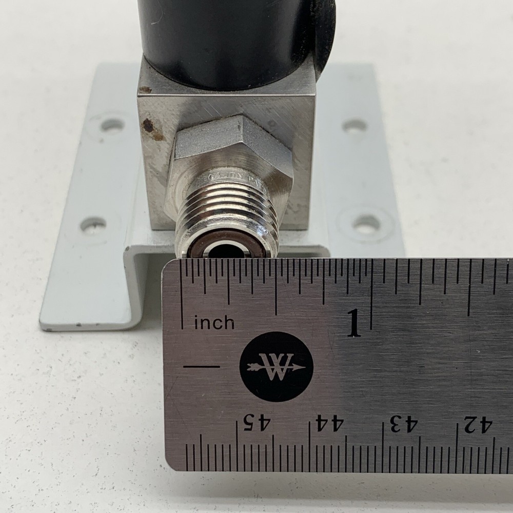 Unit Instruments UFC-180 Mass Flow Controller