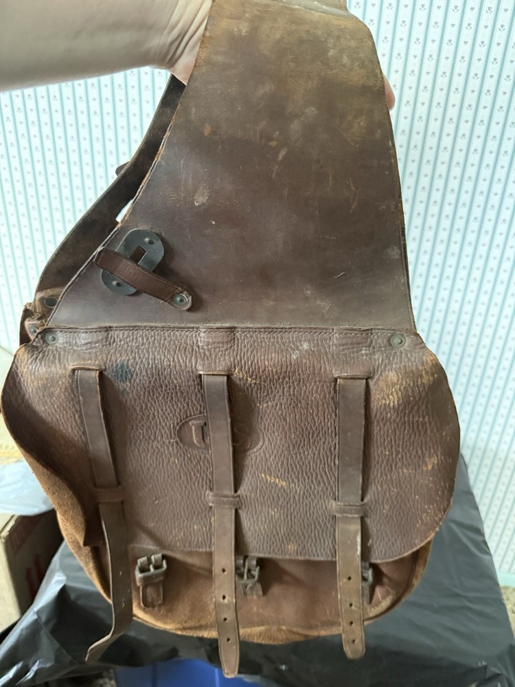 US Calvary Genuine leather Saddle Bag. Good Condition.