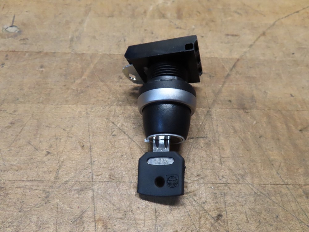 BACO L21NA00 3 position keyed selector switch (@D33)