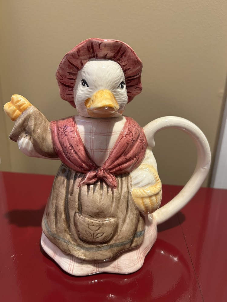 Lady Duck Teapot with Bonnet