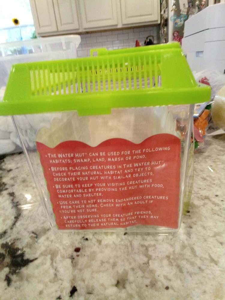 Toysmith Backyard Water Hut