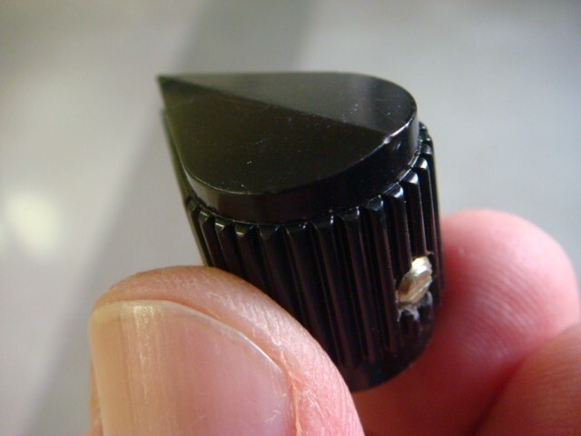 ONE Lot 26 single Set-Screw BLACK Pointer Knobs MS91528 type -- Likely Used