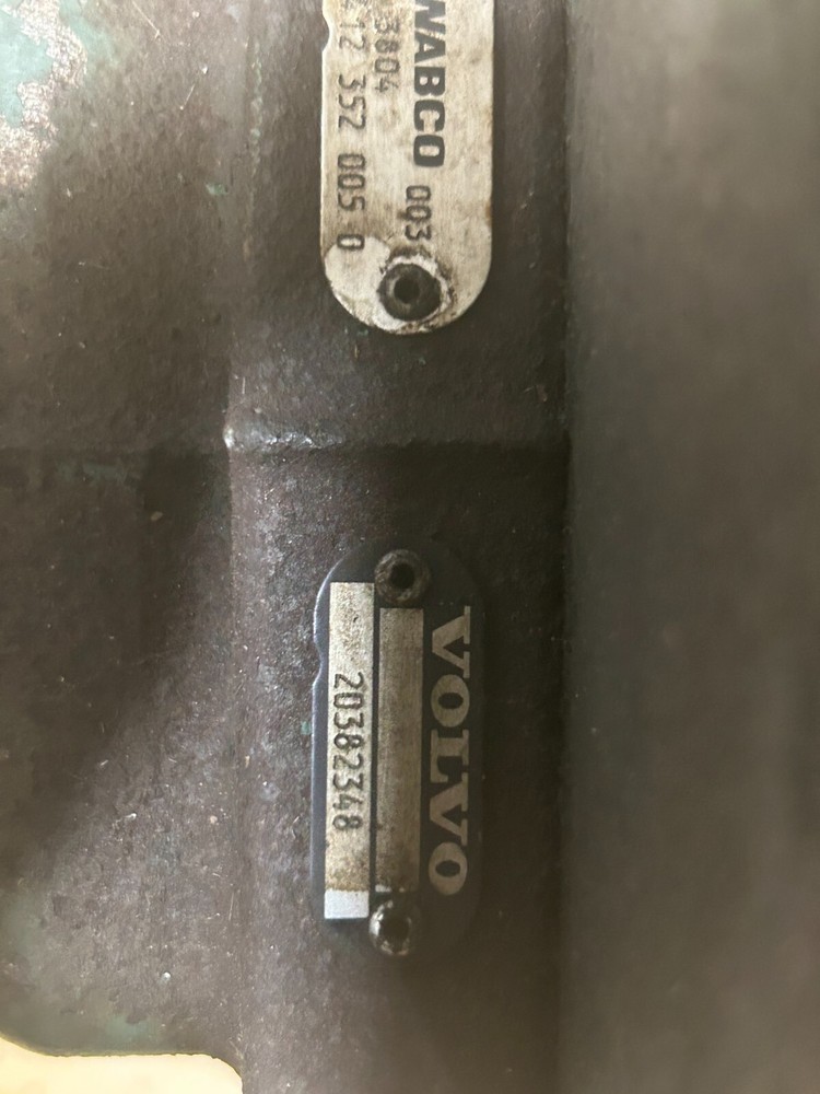 GENUINE VOLVO D12 AIR COMPRESSOR - 20382348