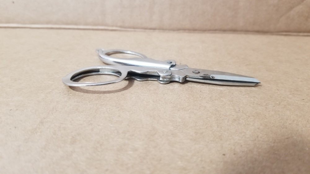 Vintage Collapsible Small Folding Scissors , VGC