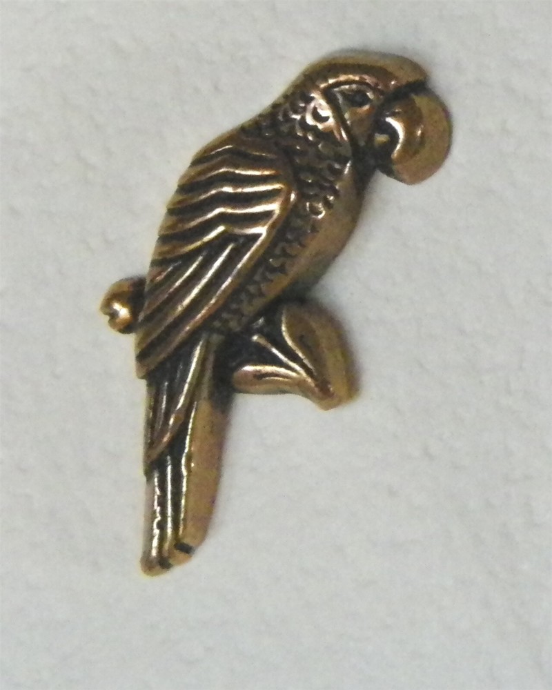 Bb Metalized Plastic Vintage BUTTON realistic PARROT medium