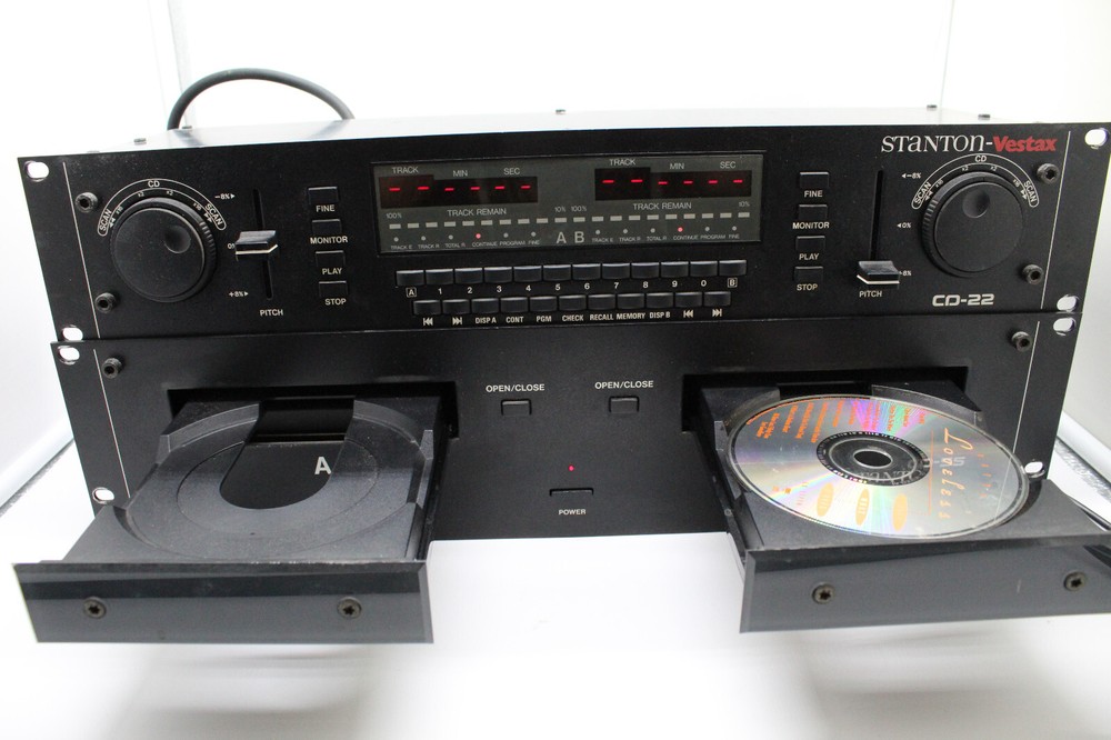 STANTON-VESTAX CD22 DUAL CD PLAYERS RACK MOUNT,