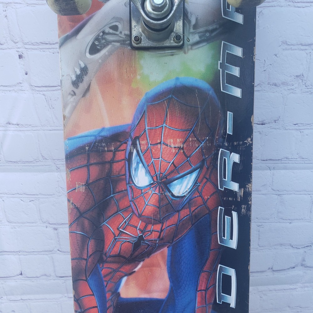 Vintage 2001 Marvel Spiderman & Green Goblin SkateBoard