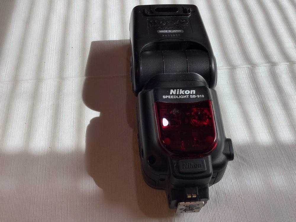 Nikon SB-910 Speedlight Flash Nikon Speed light Read