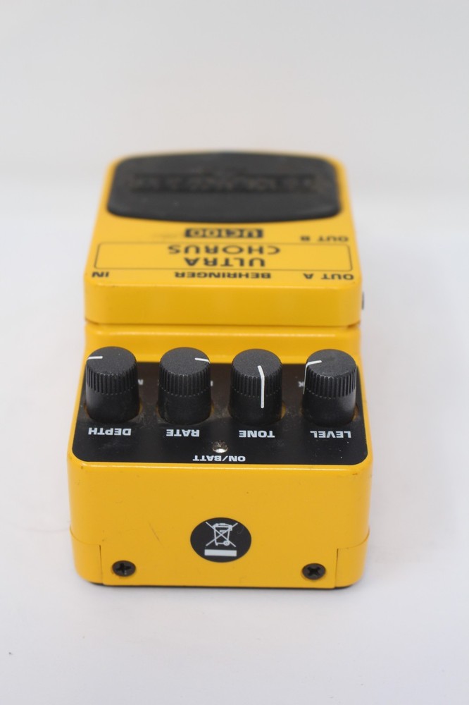 Behringer UC100 Ultra Chorus guitar effects pedal