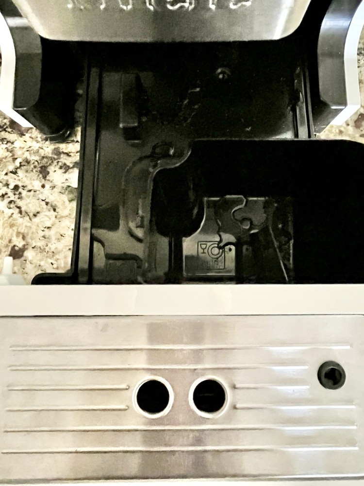Miele Automatic Espresso & Coffee Countertop Machine. Model# CM6150