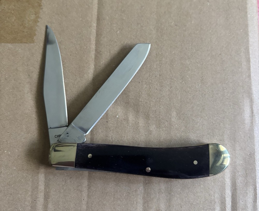 FROST TRAPPER POCKET KNIFE LOT 2