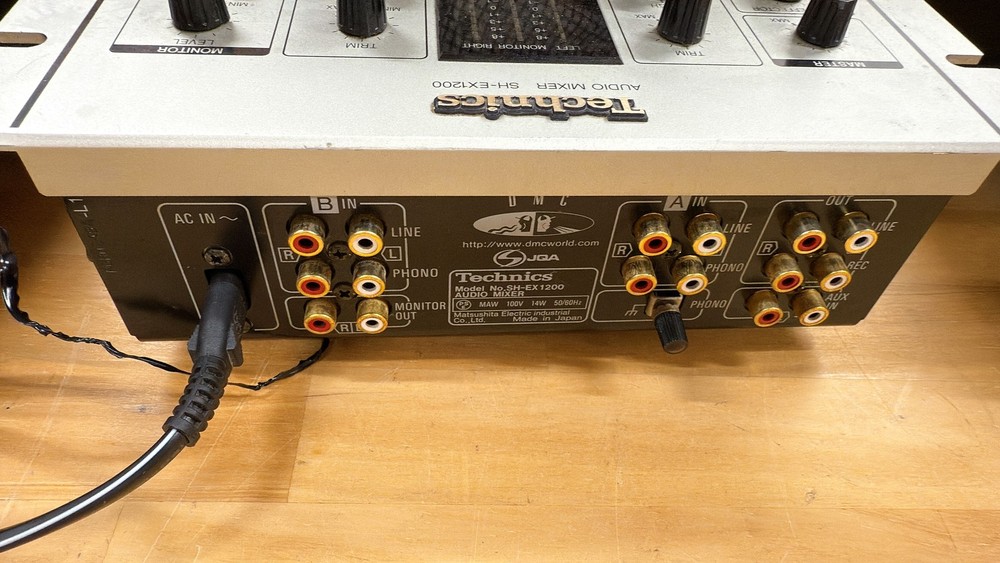 Technics SH-EX1200 Silver DMC OfficialAudio Mixer 2-Channel Tested/working