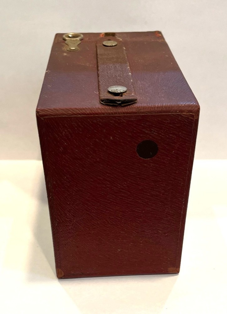 Rainbow Hawk-eye No.2 Model C. Brownie Camera