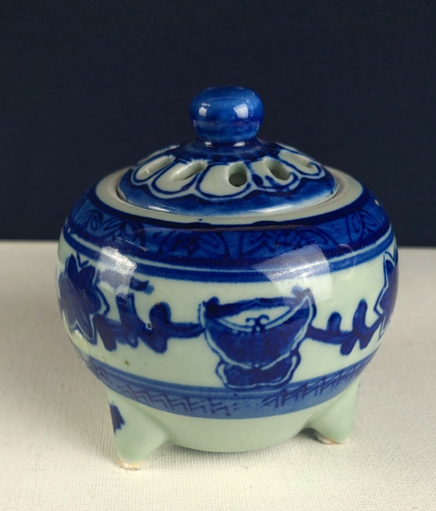 Ceramic Candle Holder - Blue Floral Scroll