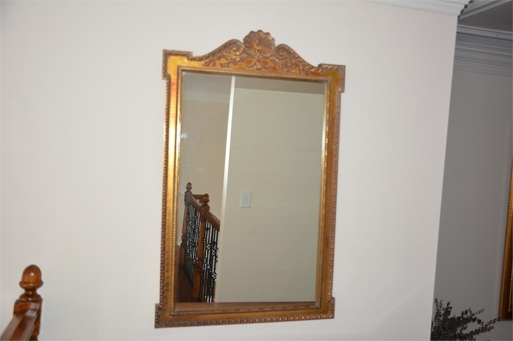 Classic Style Wall Mirror With Shell Crest