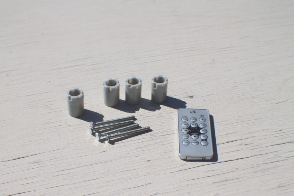 GPX - UNDER CABINET - AM/FM -CD PLAYER - MOUNTING HARDWARE - REMOTE - TESTED