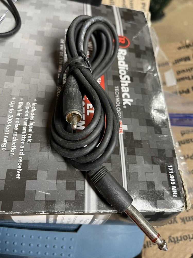 Wireless Lapel Microphone System 171.905 MHZ RadioShack