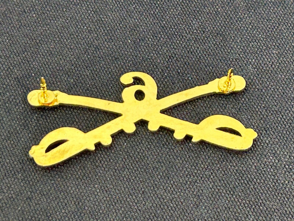 US Army 6th Cavalry Regiment Hat Badge