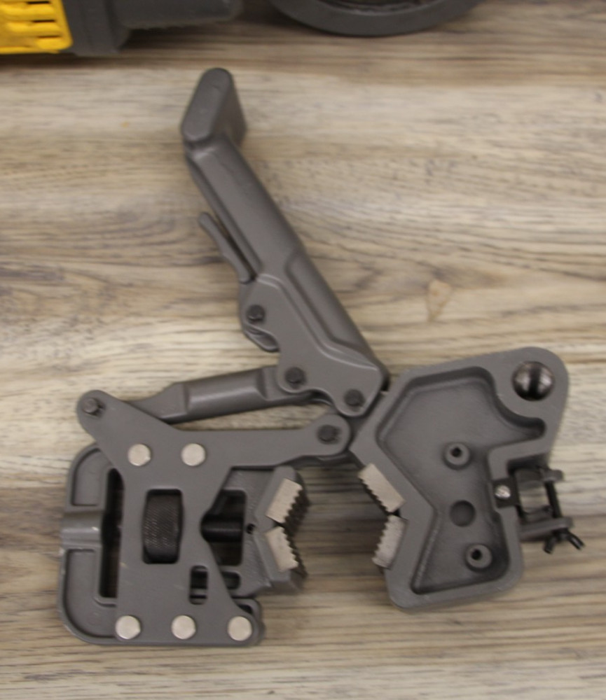 DEWALT Flexvolt 60V Max Pipe Cordless Threader (DCE700) TOOL ONLY