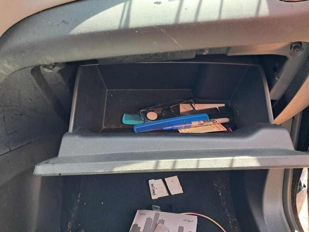 EQUINOX   2019 Glove Box 4768543