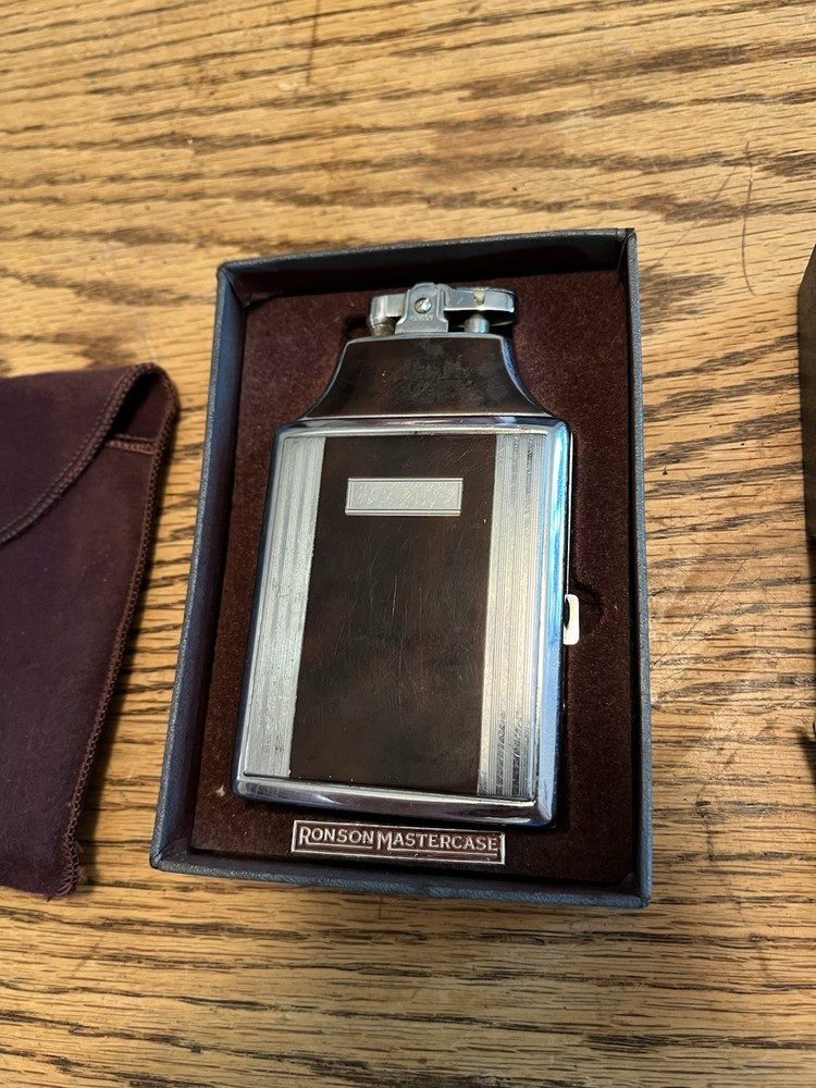 VINTAGE MASTERCASE FASHIONED BY RONSON WORLD'S GREATEST LIGHTER WITH CASE
