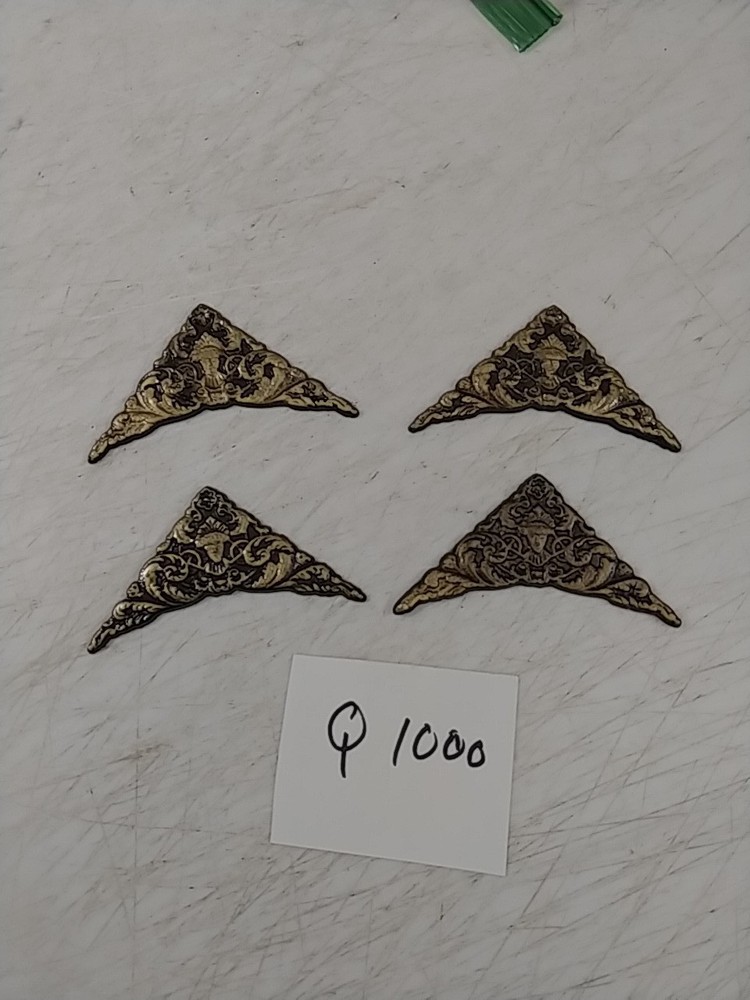 4 CLOCK / FURNITURE REPLACEMENT DECORATIONS