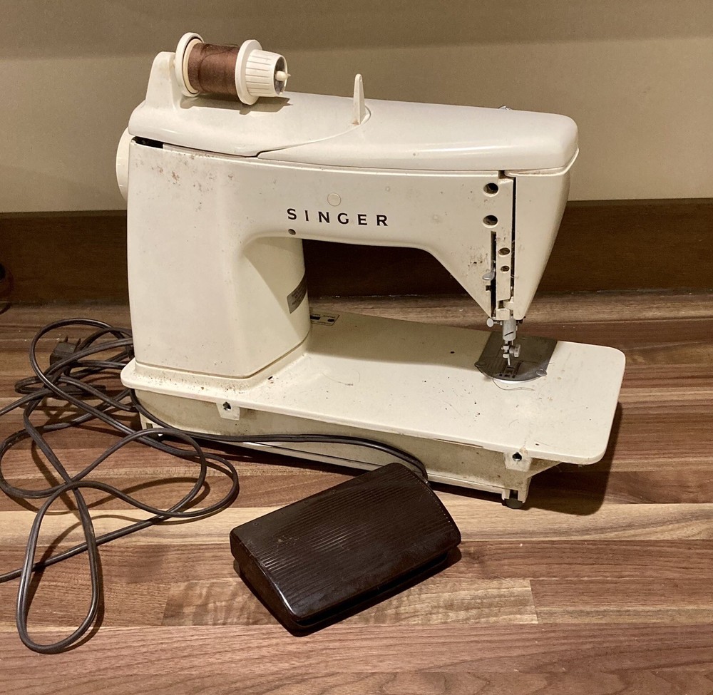 Vintage Singer Sewing Machine - Model 648 - Untested