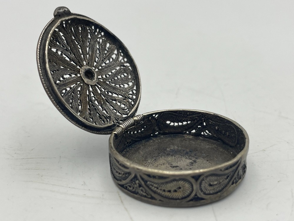 ANTIQUE SILVER FILIGREE round shape BOX compact pill Box