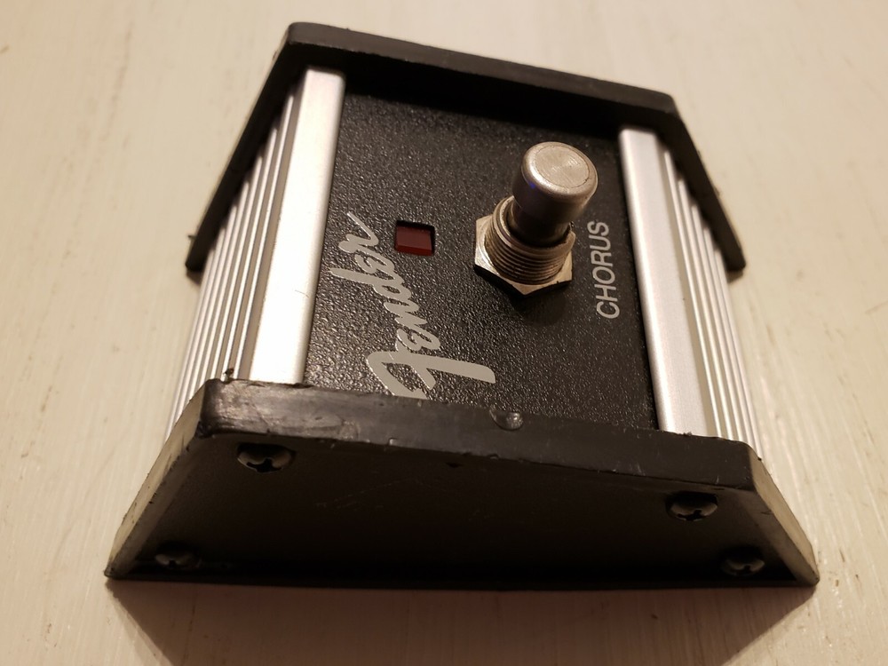 Fender Foot Switch Chorus Ship Wide Wide