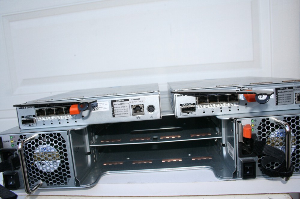 Dell powervault MD3220i E04J