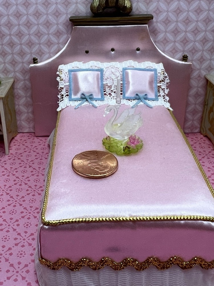 1:12 Miniature Dollhouse Swan Candlestick