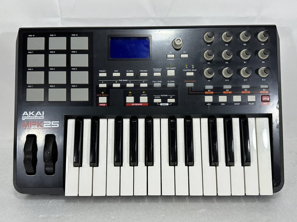 AKAI MPK25 ~ 25-key Keyboard Controller with MPC Pads ~ Working