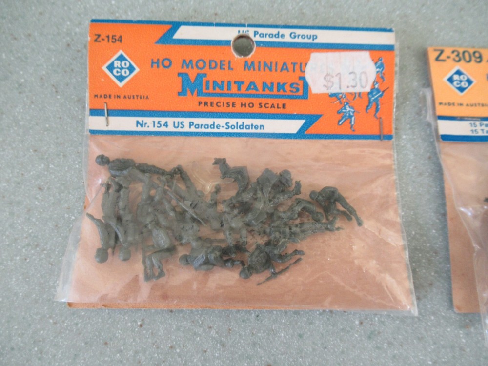 Three different sets of Mini-tank BW & US figures & Obstacles