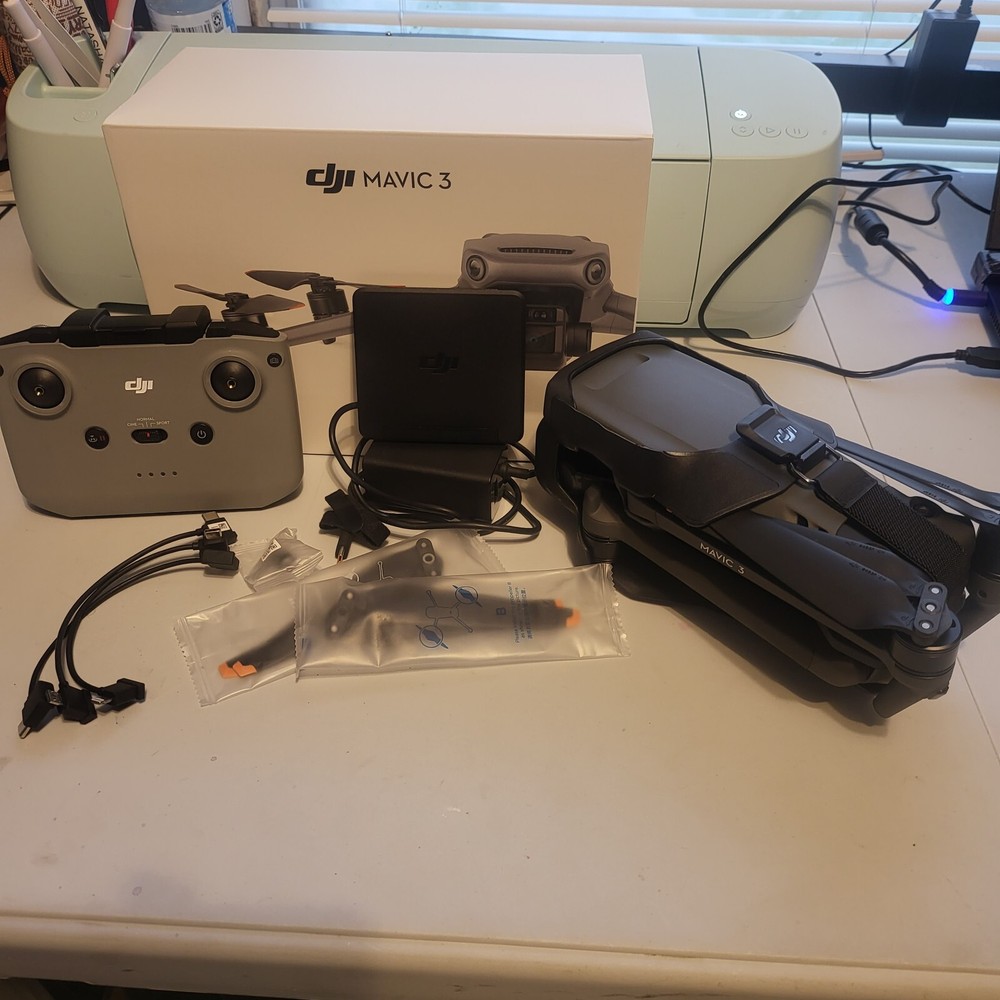 DJI Mavic 3 w/ Carry Case
