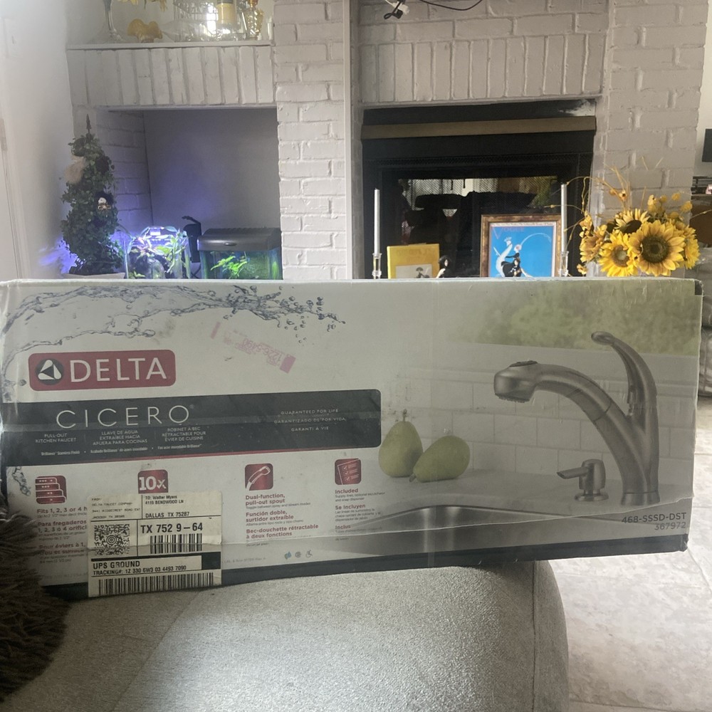 Delta Kitchen Cicero Single-Handle Pull-Out Sprayer Kitchen Faucet in Chrome wit