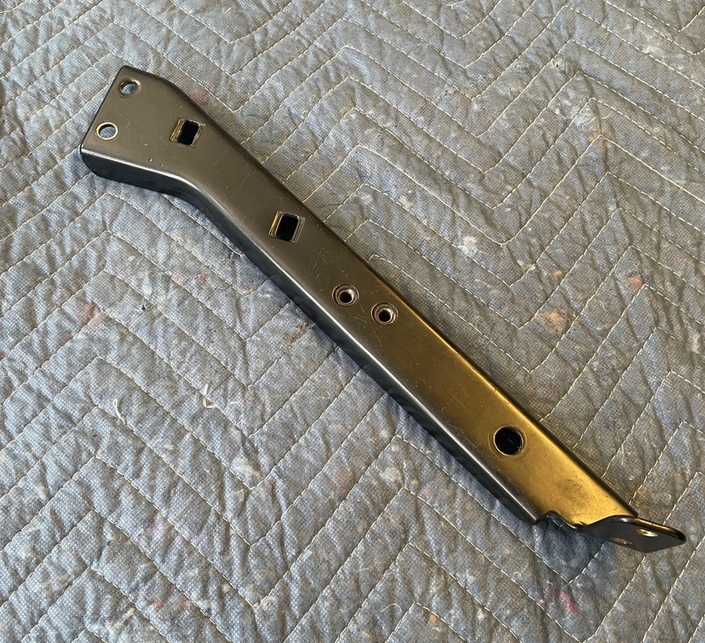 Black RH Saddlebag Rail Support Bracket for Harley Davidson Touring Models